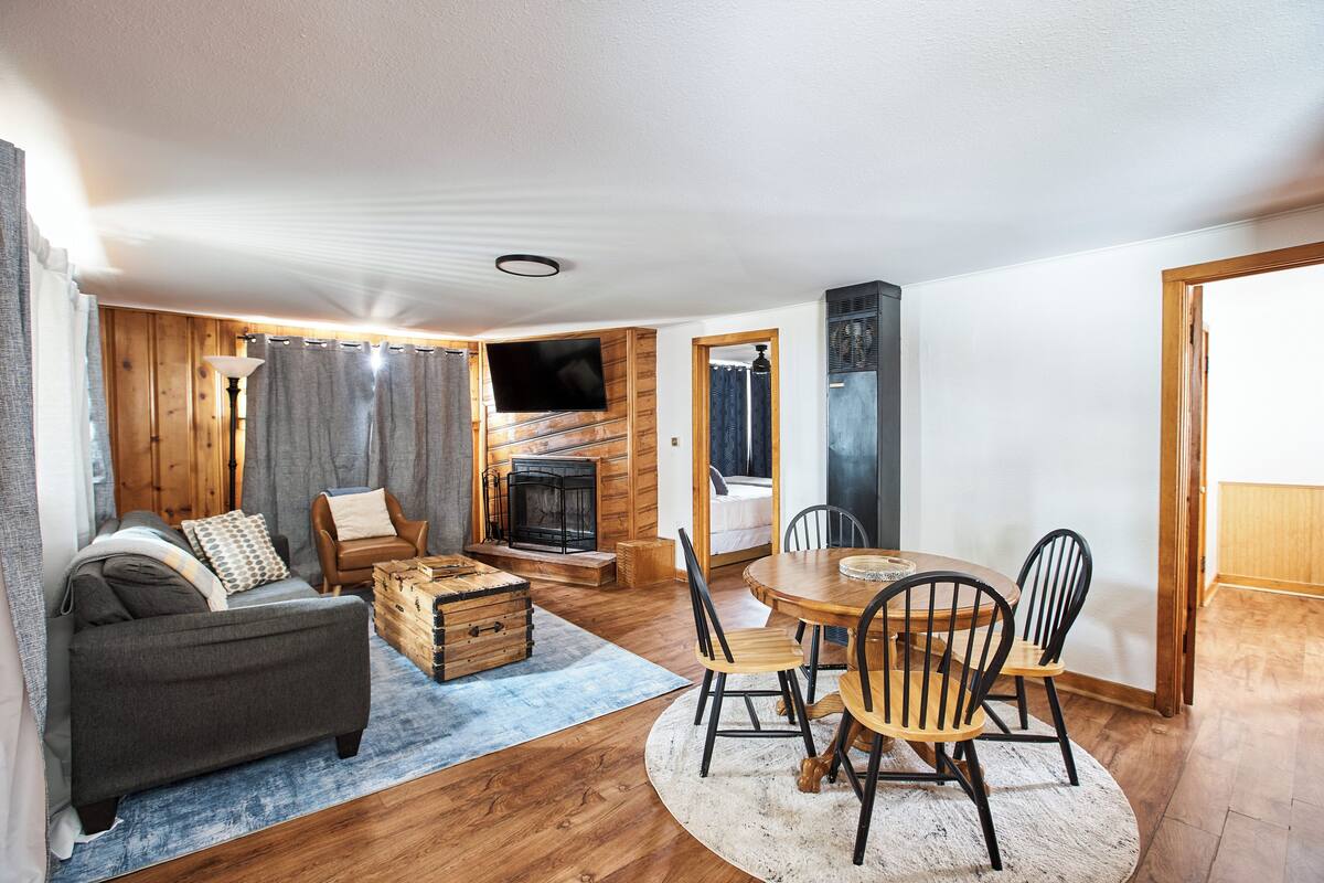 Deluxe Cabin, Multiple Beds, Kitchen | Living area