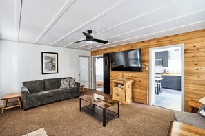 Luxury Cabin, Multiple Beds, Kitchen | Living area