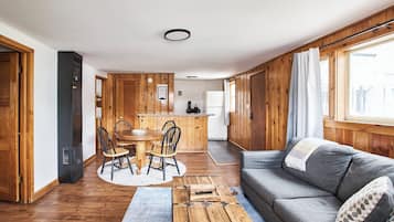 Cabaña Deluxe, varias camas, cocina | Área de sala de estar