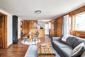 كابينة ديلوكس - عدة أسرّة - بمطبخ | منطقة المعيشة