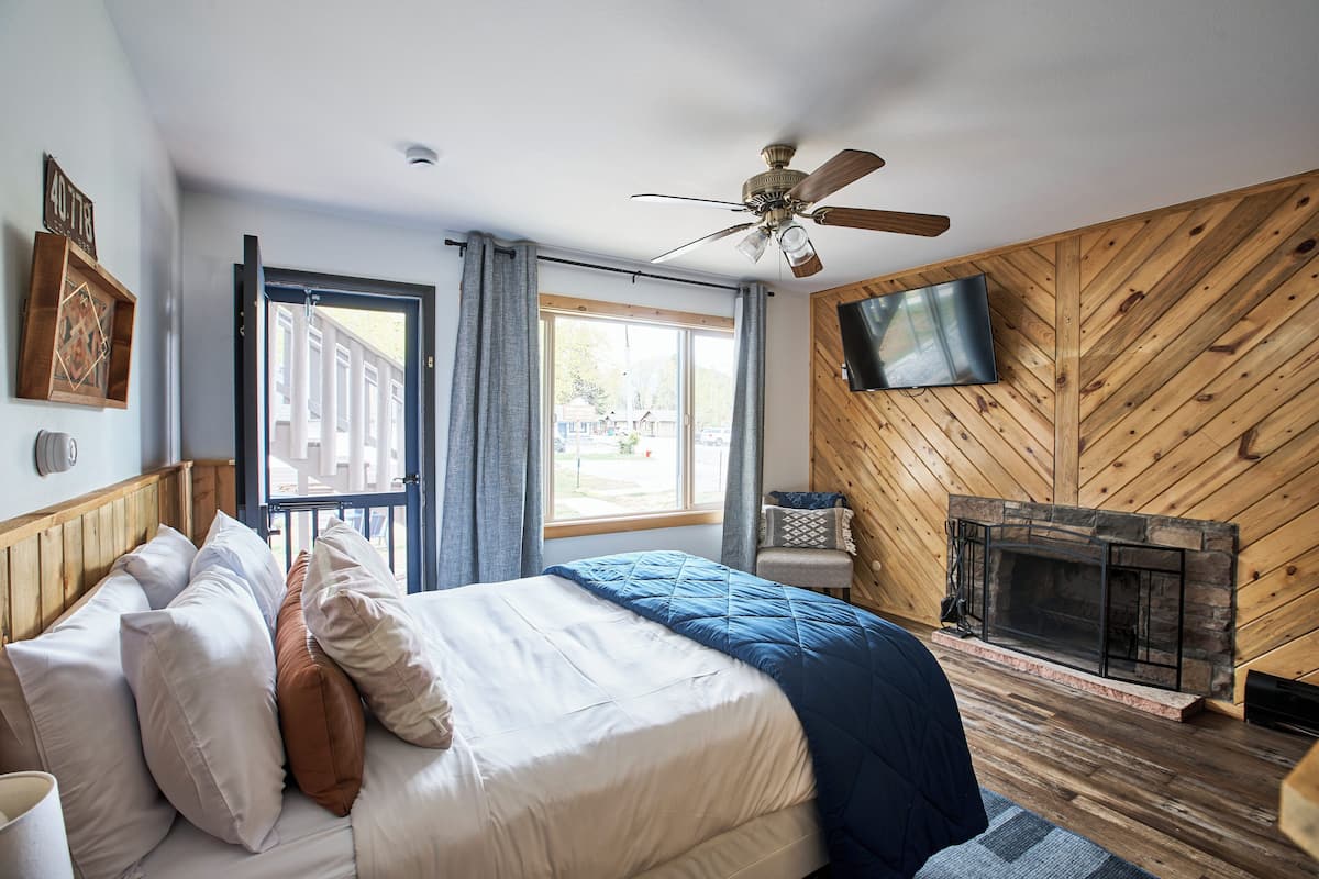 Standard Studio, 1 Queen Bed