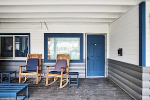Premier Triple Room | Living area