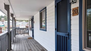 Suite, plusieurs lits, cuisine | Terrasse/Patio