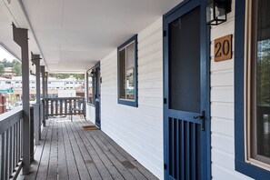 Suite, Multiple Beds, Kitchen | Terrace/patio