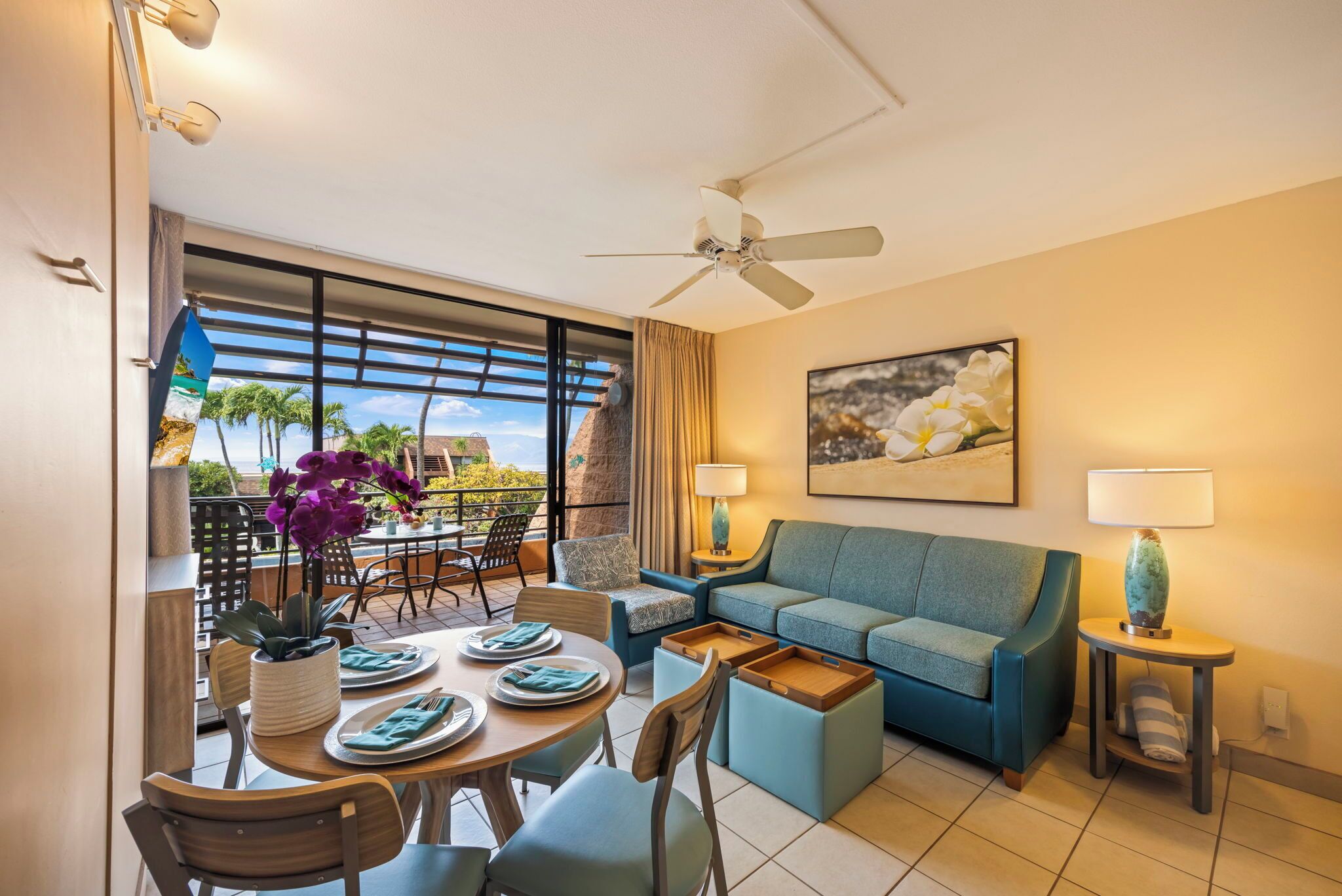 Condo clássico, 1 quarto, varanda coberta, vista para o oceano | Área de estar | TV LCD 36 polegadas com canais a cabo