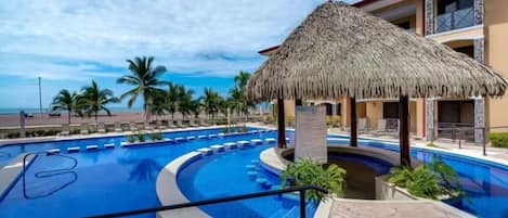 3 piscinas al aire libre