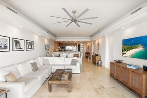 Smart TV, stereo - Luxury Beachfront Condo (201) (Simpson Bay)