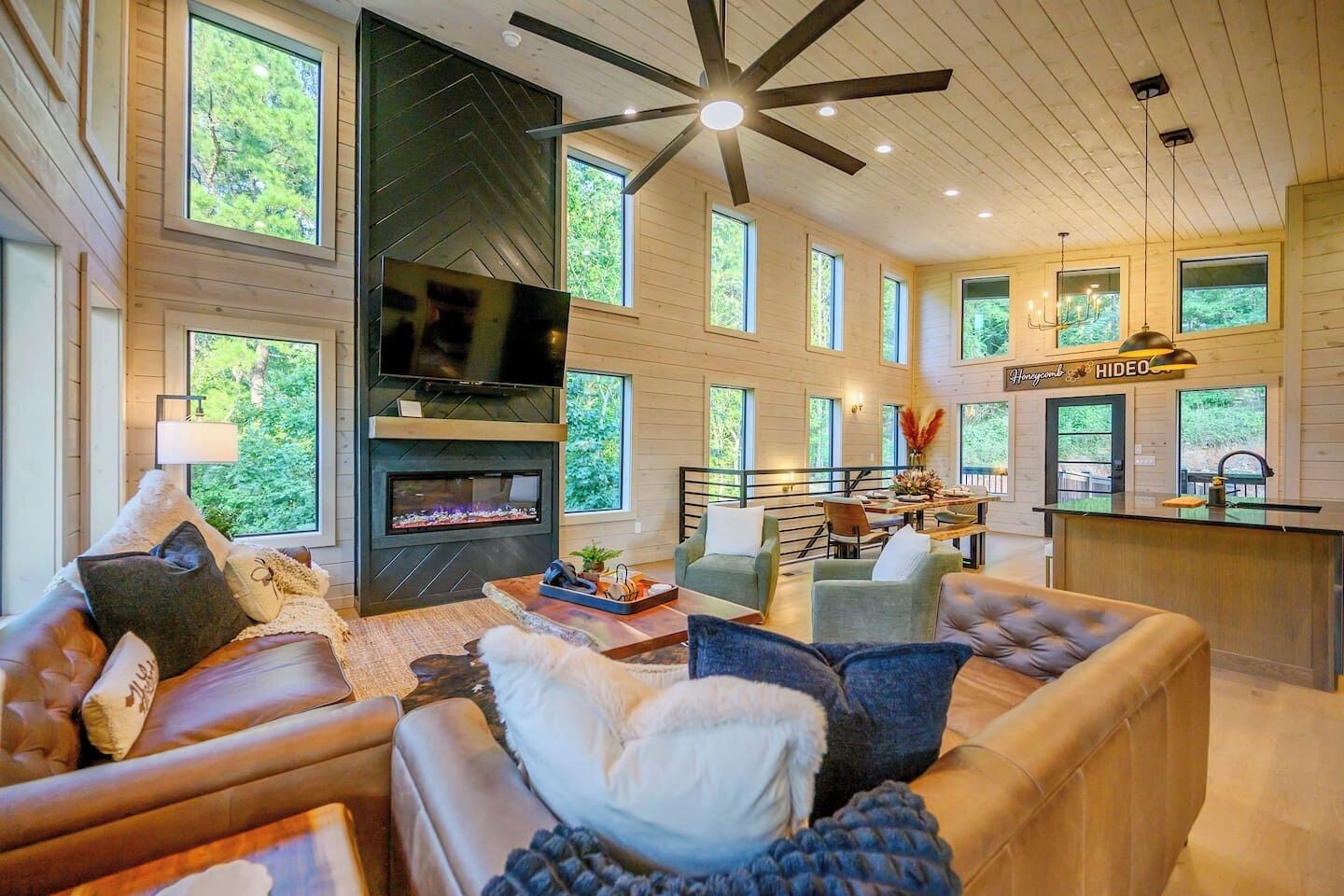 Smart TV, fireplace, video games, table tennis