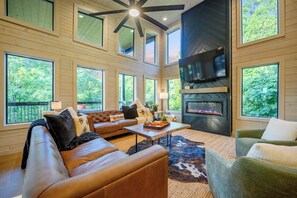 Smart-TV, Kamin, Videospiele, Tischtennisplatte