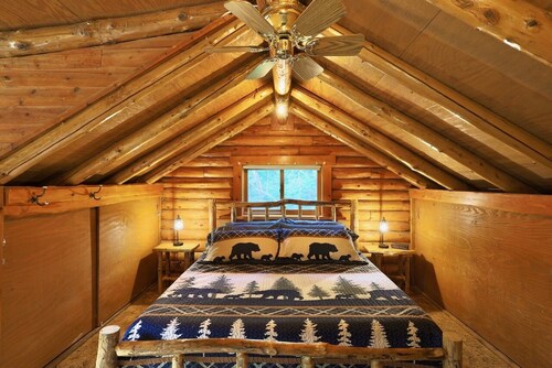 Shaky Jack’s Cabin - Secluded log cabin close to lovely Sault Ste. Marie