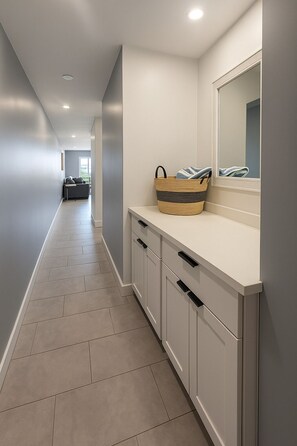 Interior - Remodeled 1-bedroom condo in South Maui • Pool • Hot Tubs• Beach • Ocean View (Kihei)