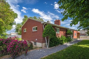 Exterior - Cowboy Ranch House (Taylorsville)