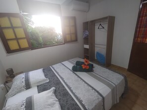 3 soverom, strykejern/-brett, internettilgang og sengetøy