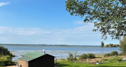 Chalet Beauly, panoramic views of St.Lawrence River from a Heritage Property