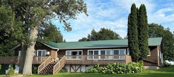 Chalet Beauly, panoramic views of St.Lawrence River from a Heritage Property
