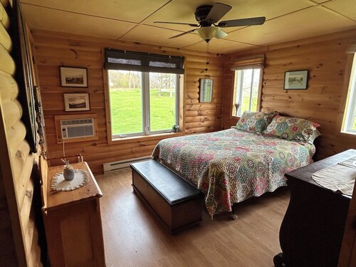 Chalet Beauly, panoramic views of St.Lawrence River from a Heritage Property