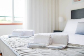 1 bedroom, iron/ironing board, free WiFi, bed sheets - Ivory Breeze by Elysian (Funchal)