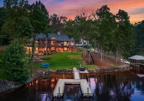 Exterior - Moonlight Cove | Sleeps 14- 6BDs| Rustic Charm (Mooresville)