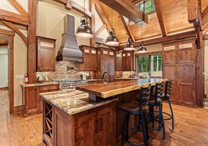 Fridge, microwave, oven, stovetop - Moonlight Cove | Sleeps 14- 6BDs| Rustic Charm (Mooresville)