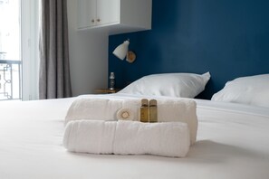 1 bedroom, iron/ironing board, WiFi, bed sheets - Appartement Laugier - Welkeys (Paris)