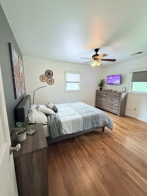 3 chambres, fer et planche à repasser, Wi-Fi, draps fournis