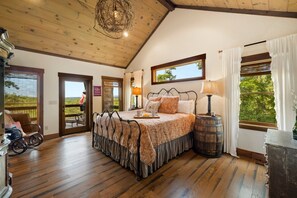 4 Schlafzimmer, Schreibtisch, Bügeleisen/Bügelbrett, kostenloses WLAN