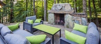 Lakewood Lodge: 4BR/2.5BA Killington Home | Private Hot Tub, Wood Fire, Kent Pond & EV Charger