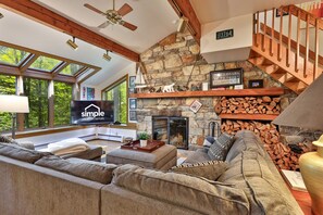 Smart TV, fireplace