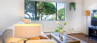 Cozy Garden 4BR/1BA Lower Unit w/ Ocean Views