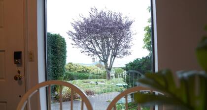 Cozy Garden 4BR/1BA Lower Unit w/ Ocean Views