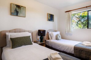 6 bedrooms, desk, iron/ironing board, WiFi