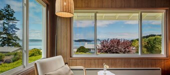 Stunning Ocean & Mountain Views | 2BR/2BA with BBQ