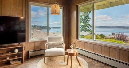 Modern Rustic 2B2B with Ocean&Mountain Views &BBQ
