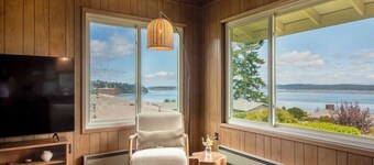 Modern Rustic 2B2B with Ocean&Mountain Views &BBQ