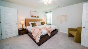 5 Schlafzimmer, Schreibtisch, BĂŒgeleisen/BĂŒgelbrett, kostenloses WLAN