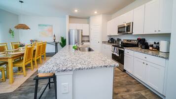 Mikrowelle, Ofen, Herdplatte, GeschirrspĂŒler