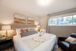 3 bedrooms, desk, iron/ironing board, free WiFi