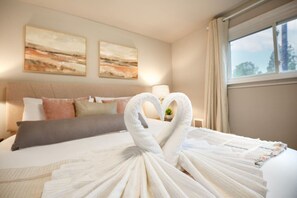 3 bedrooms, desk, iron/ironing board, free WiFi