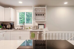 Fridge, microwave, oven, stovetop - Modern 5BR 3BA Remodeled Home with BBQ Backyard (Seattle)