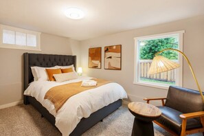 4 bedrooms, desk, iron/ironing board, free WiFi