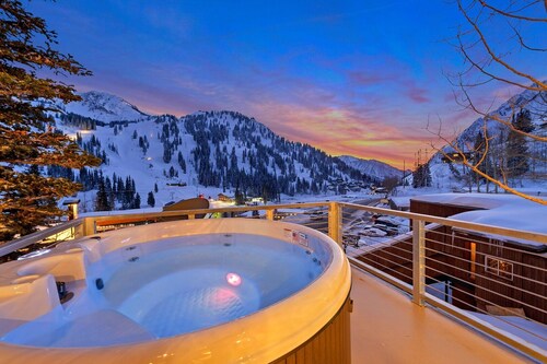Enjoy pure luxury in Alta in this Contemporary Condominium with Hot Tub