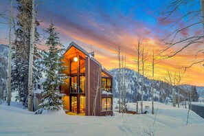 Exterior - Experience the Epitome of Luxury in this Gorgeous Unit with Hot Tub (Alta)