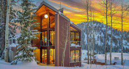 Experience the Epitome of Luxury in this Gorgeous Unit with Hot Tub