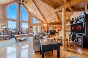 Smart TV, fireplace, table football, offices - STERLING LODGE - LUXURY MOUNTAIN VIEW CABIN (Sautee Nacoochee)