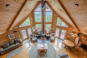 TV connectée, cheminée, baby-foot, table de tennis de table