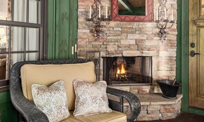Interior - TREEHOUSE-VIEW retreat w/outdoor fireplace, pool, hot tub, golf & onsite dining (Waynesville)
