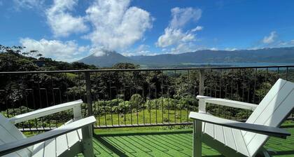 Adventure and relaxation: Balcony with views of the stunning Volcano and Lake.