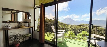 Adventure and relaxation: Balcony with views of the stunning Volcano and Lake.