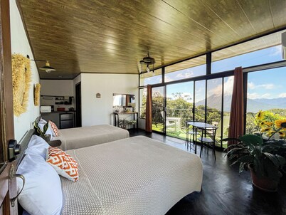 Adventure and relaxation: Balcony with views of the stunning Volcano and Lake.