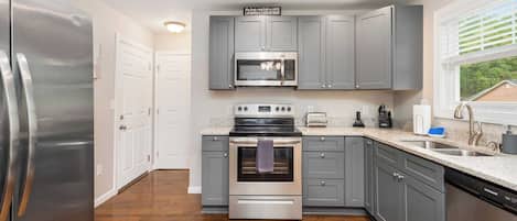 House (3 Bedrooms) | Interior